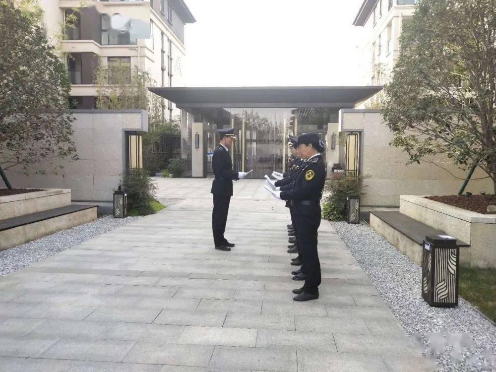 "礼兵篇工服,手套伴随春秋冬夏为了小区设施设