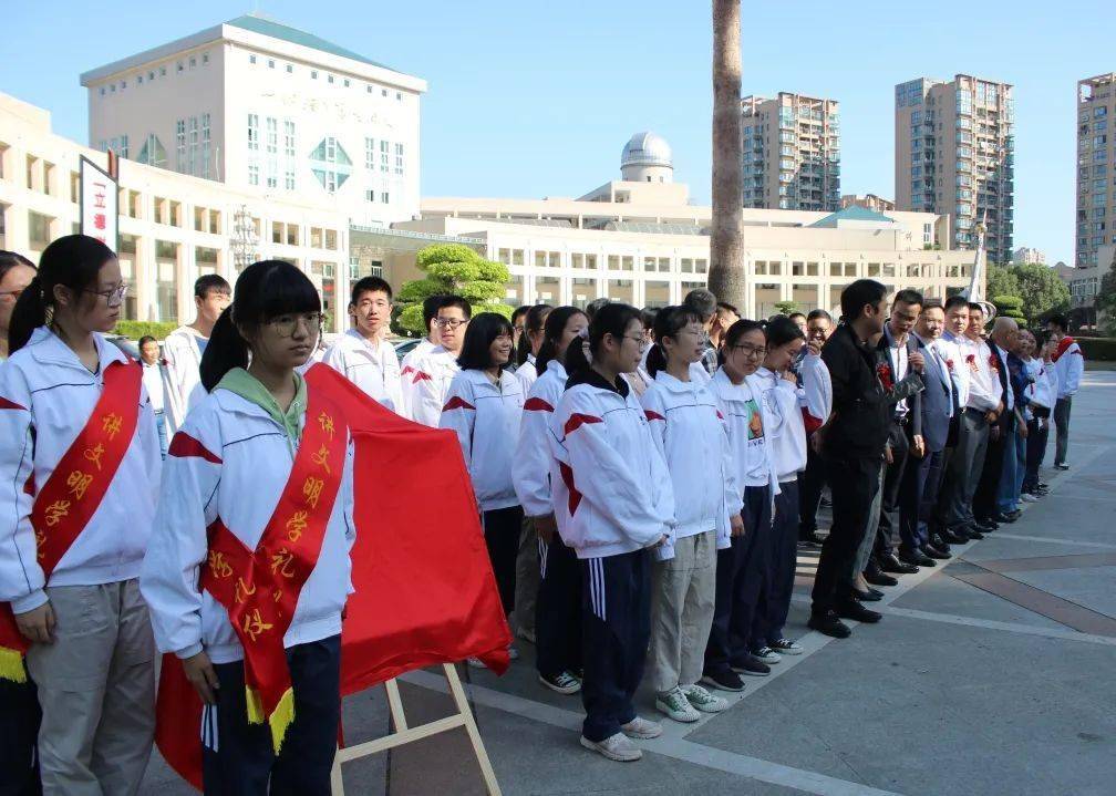 好漂亮,苍一中的新图书馆!