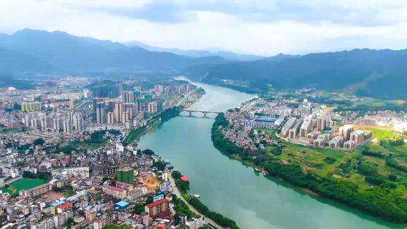 航拍美丽的广西昭平县,鸟瞰这片熟悉的大地,也完全变了一副模样