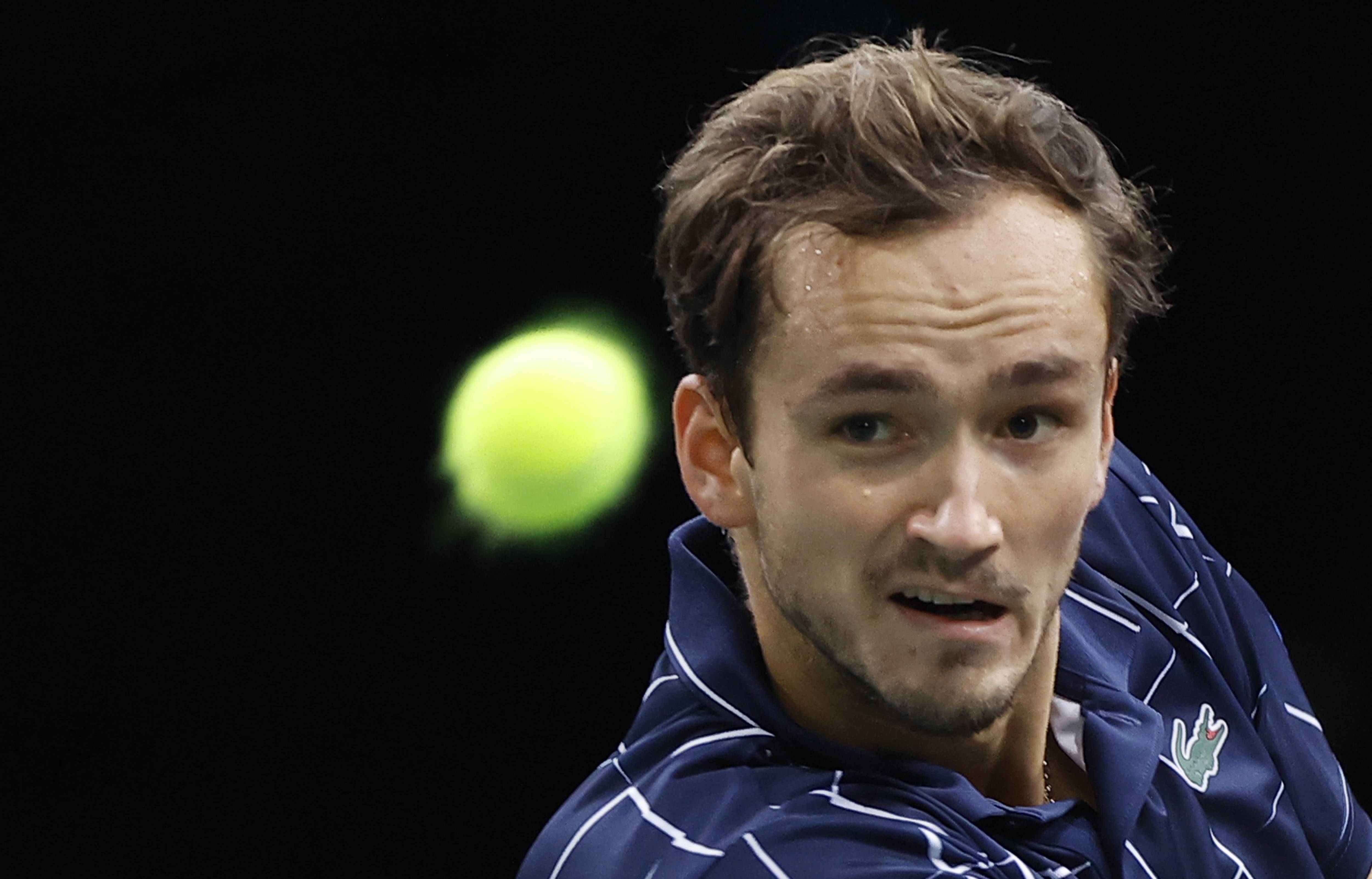 网球——巴黎大师赛:梅德韦杰夫夺冠