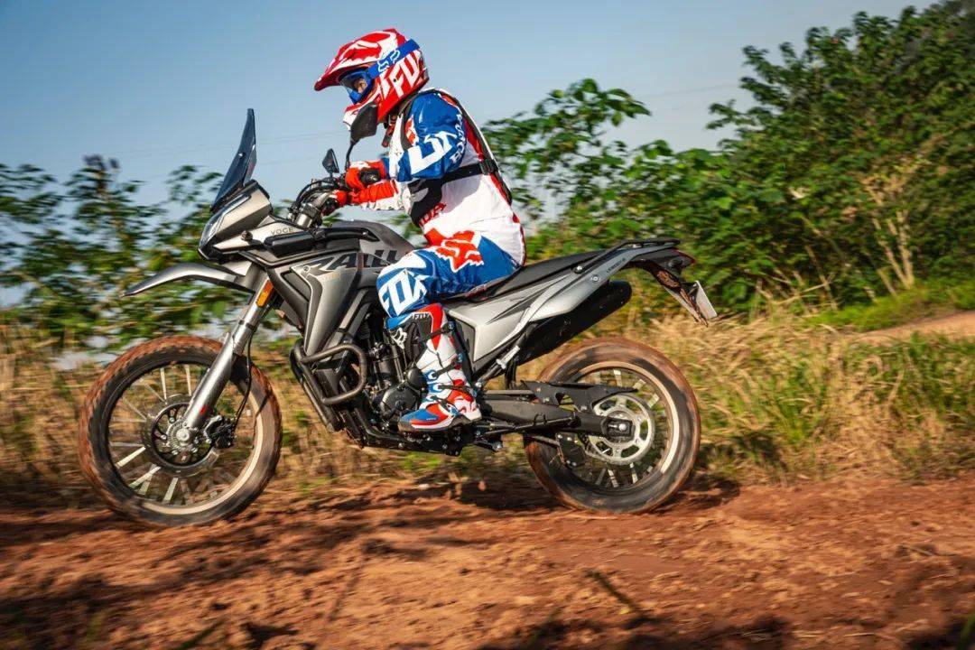 无极300gy测评:能上牌通勤才是生活娱乐兼顾的好越野_搜狐汽车_搜狐网