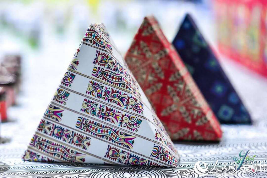 贵阳百余件文创产品亮相进博会