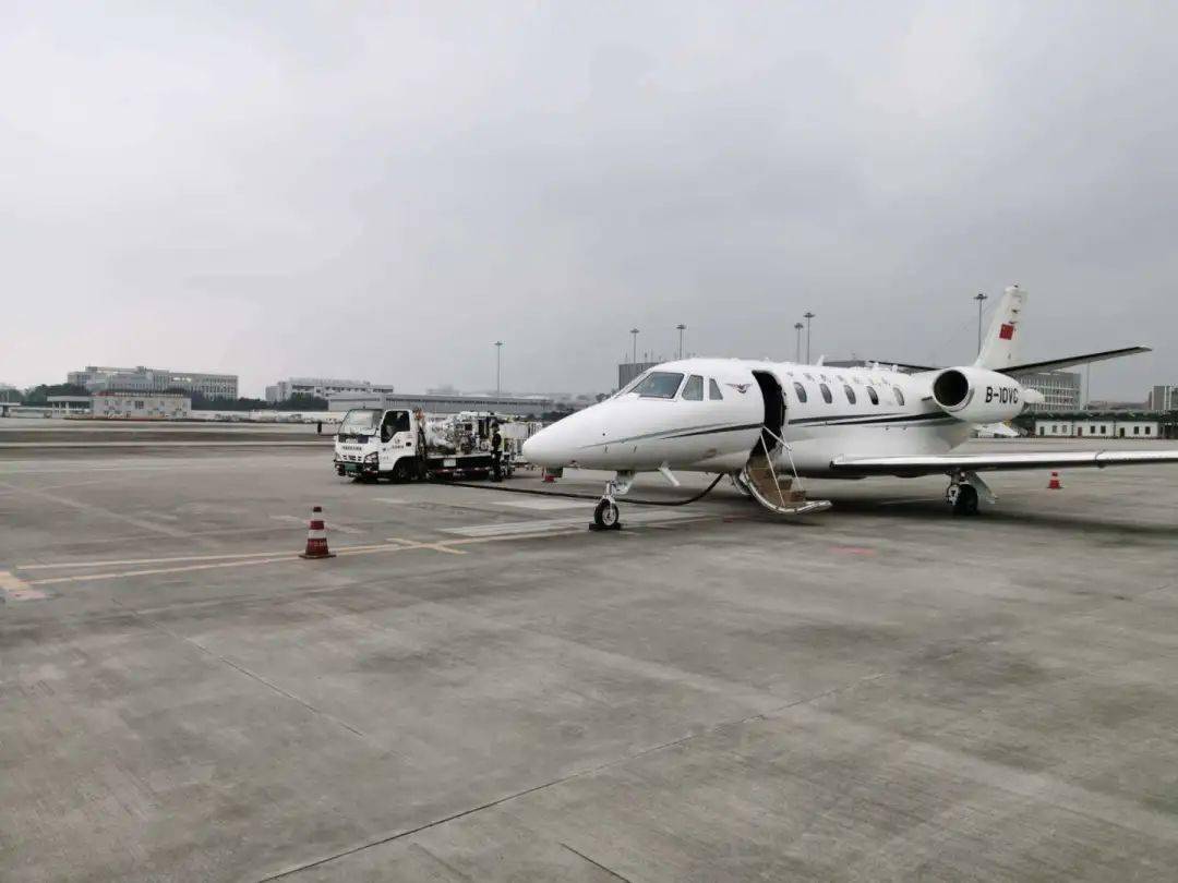 中国航油助力天府国际机场首航校飞