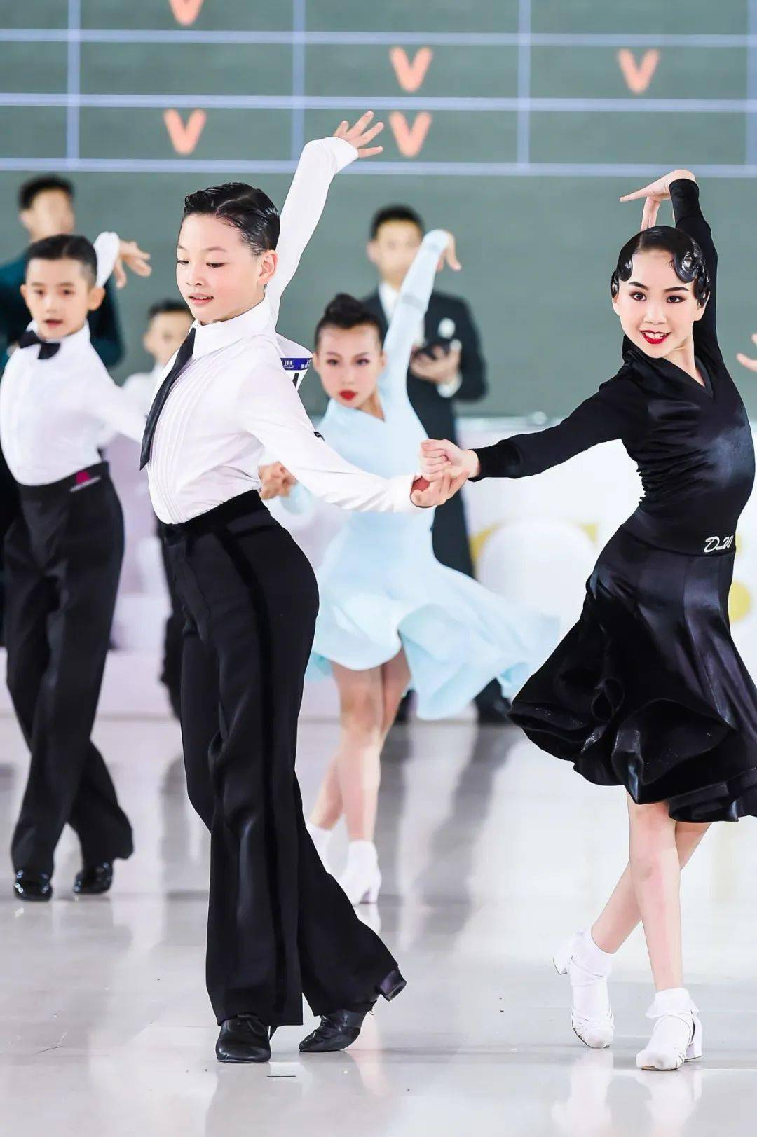 1514岁阵营你会看到:王崇墨/李茉晗,梁智博/胡莉雯,谭刘铭/徐扬婉佳