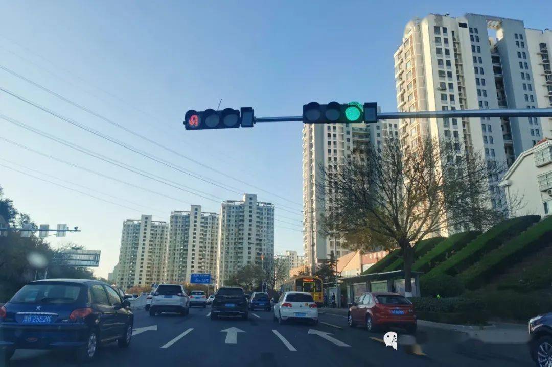 福州北路擬向北行駛的車輛 需向 左變道由福州北路延吉路路口掉頭