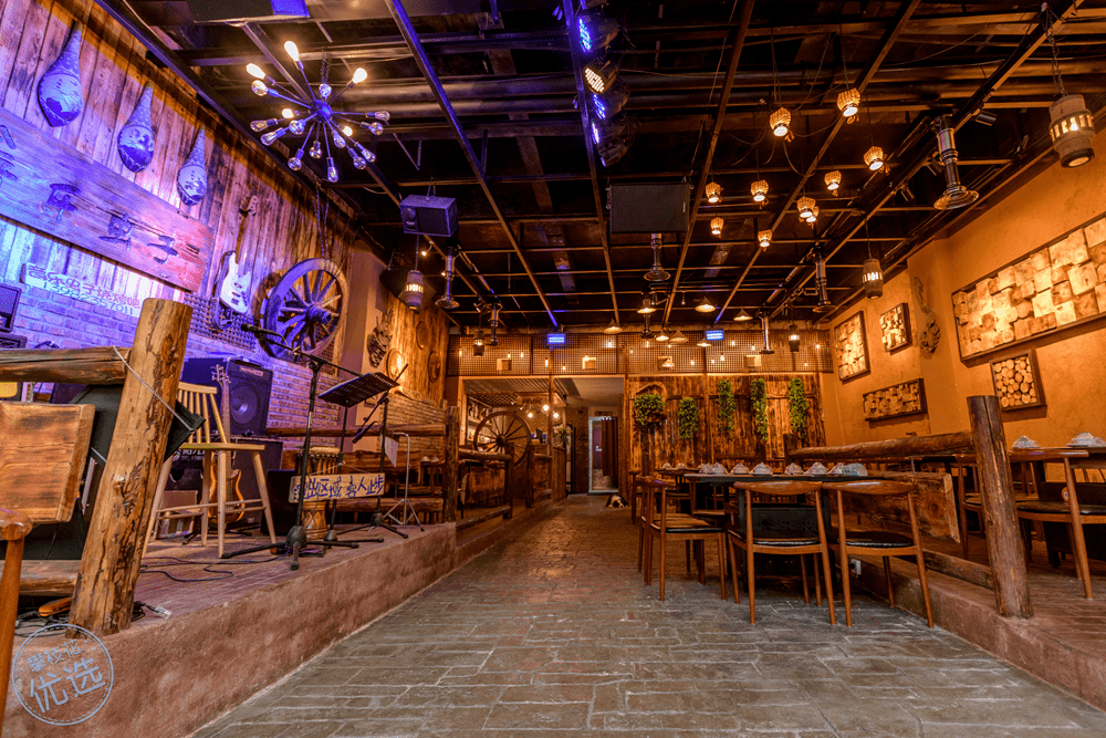 人均40 ,体验"酒吧"里烧烤, 炳三区这家撩人的音乐烧烤吧太赞了!