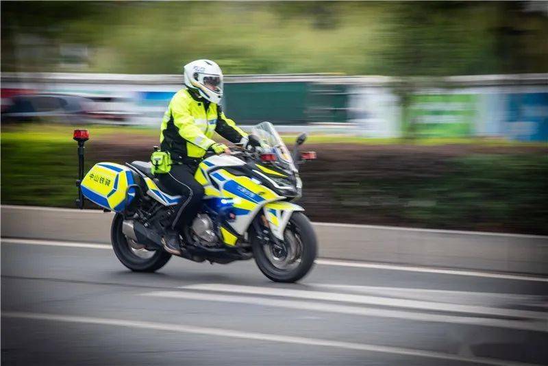 帅气又威武大涌交警铁骑队亮相