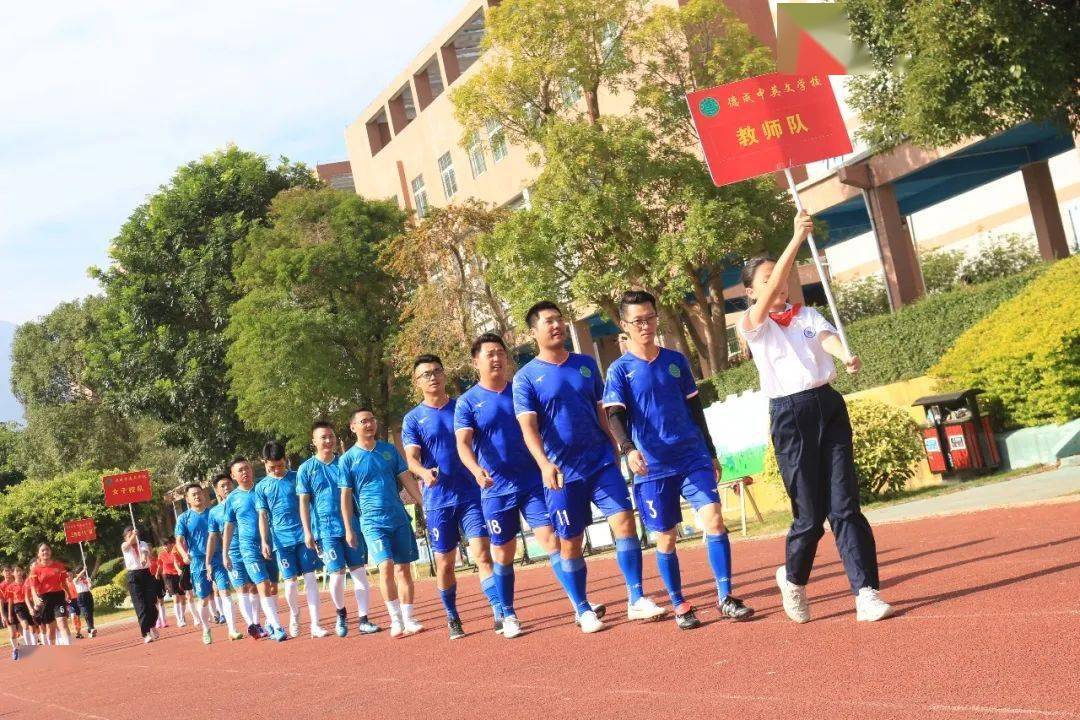 文学校校长姜晓东,副校长林锦贤,副校长刘芬生,总办公室主任凌志周