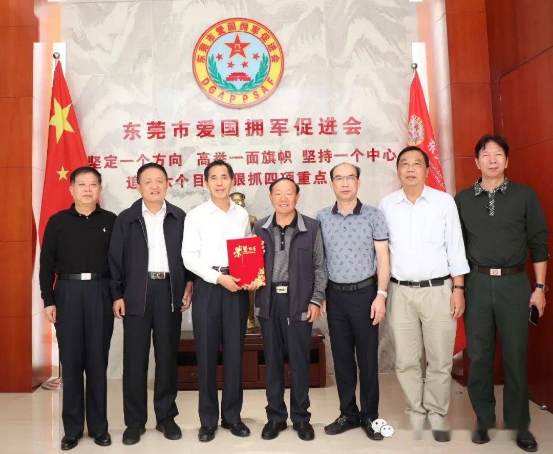 11月11日上午,省爱国拥军促进会特邀首长,原广州军区副政委张国初中将