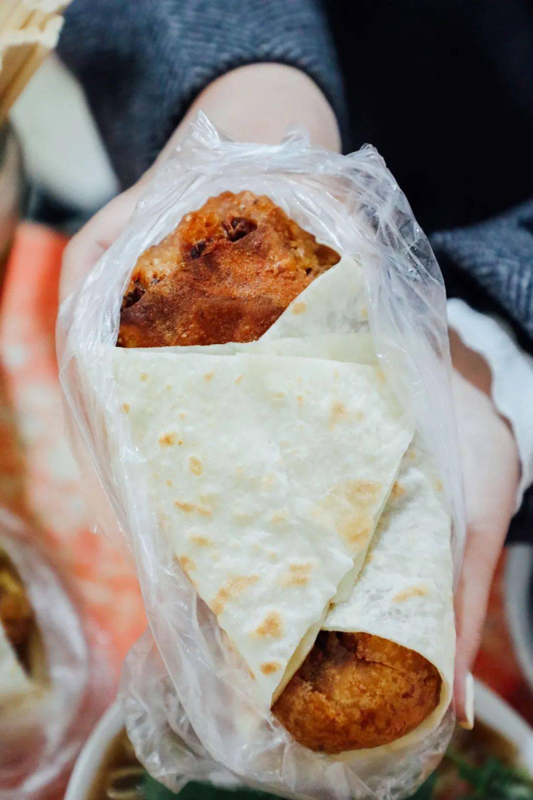 始于1994年!藏在楼群里的"豆皮卷圈",早晨排队也要吃!_二马路