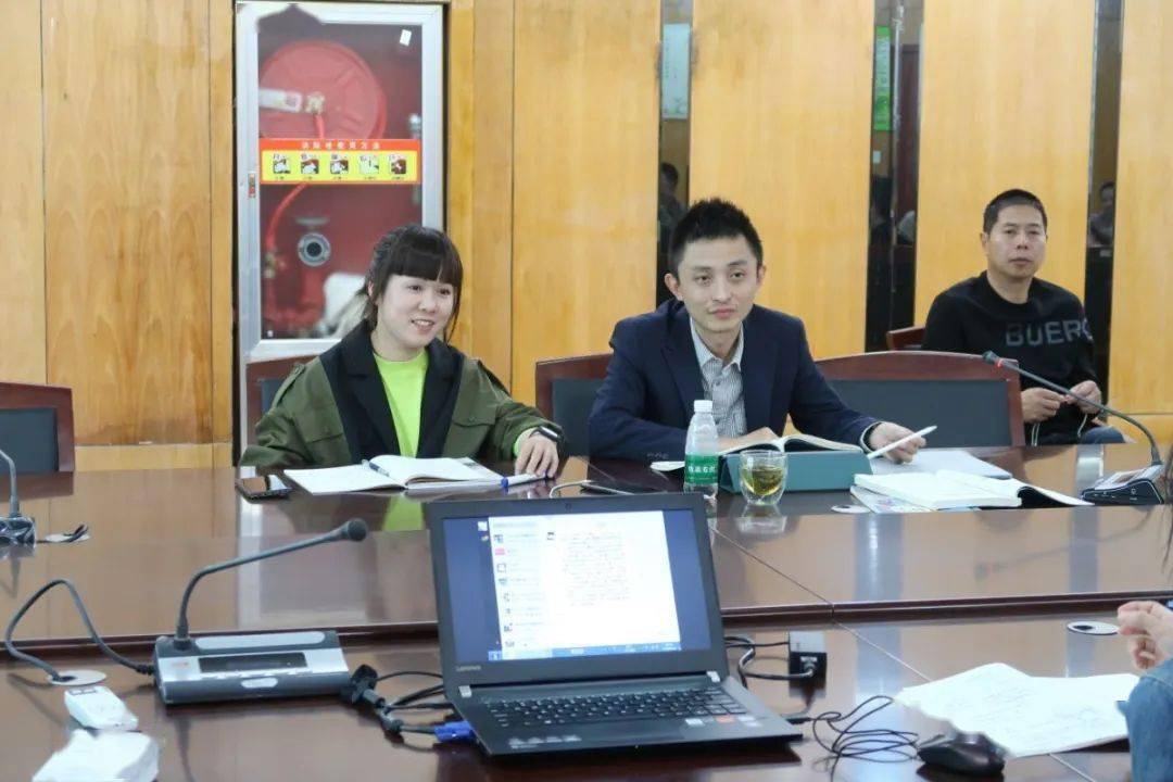 楚门文兴小学邀请温州大学章勤琼博士来校指导教学工作