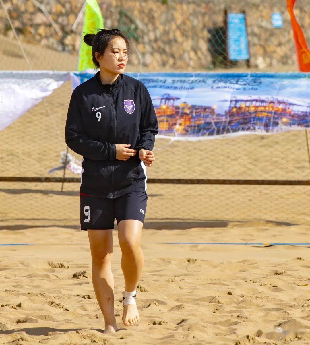 满屏都是漂亮小姐姐全国女子沙滩足球赛可看性很强