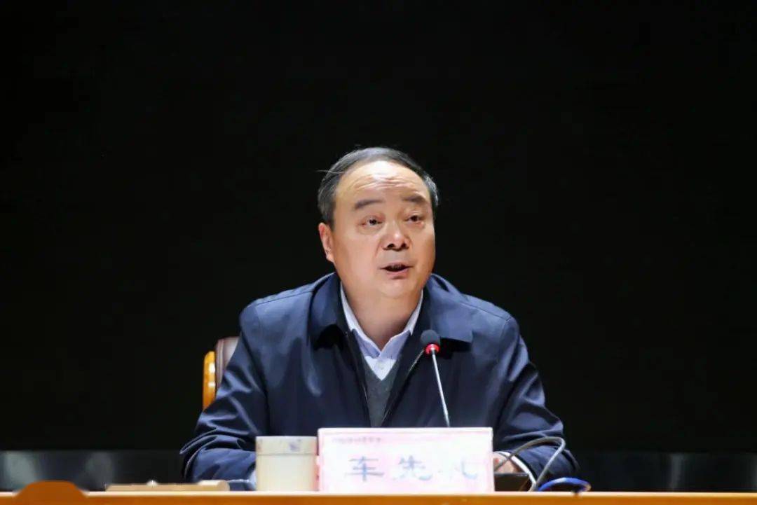 校党委书记车先礼主持会议车先礼在主持会议时指出,省委决定赵升田