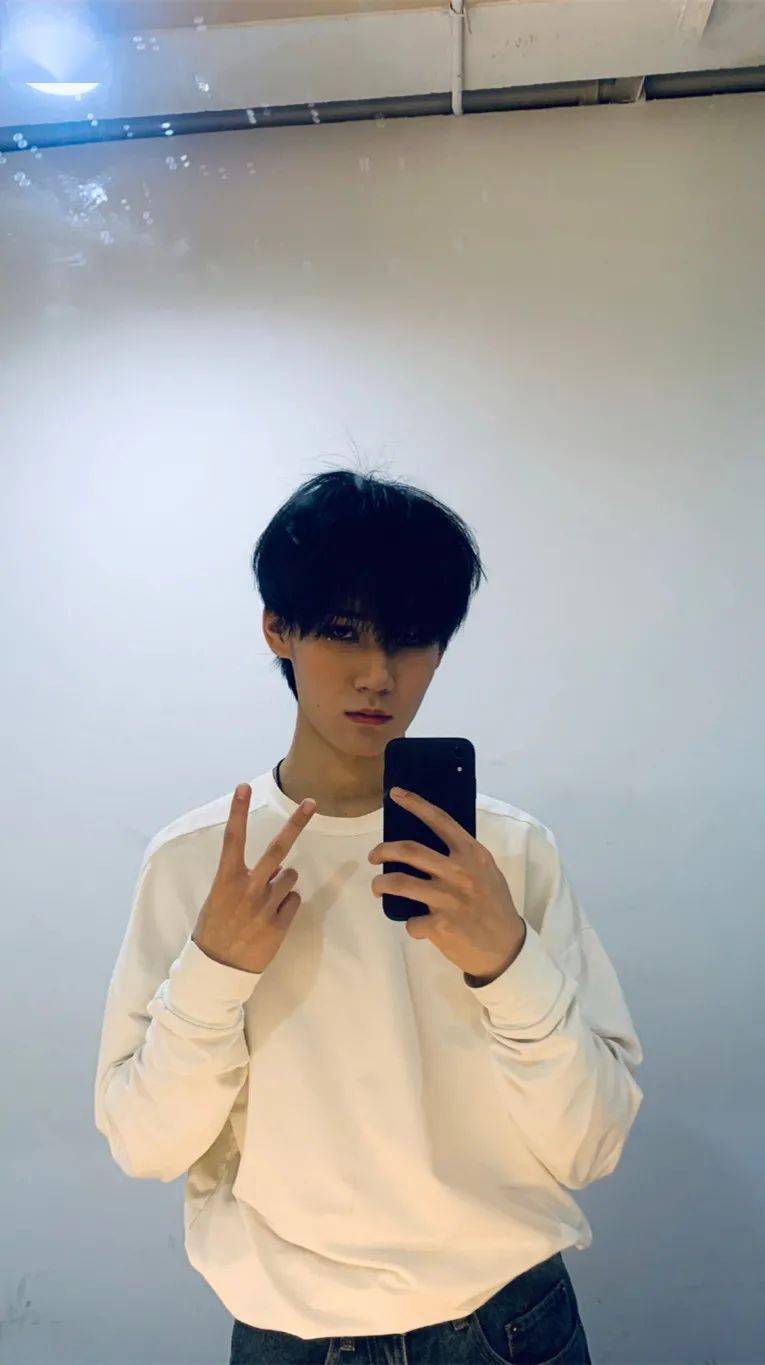 手机壁纸张真源