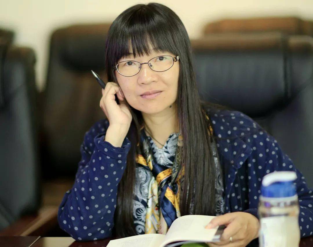 漳图悦读|第36期·安琪:身边竟然藏着一个小说大家--读何也《大地粉尘