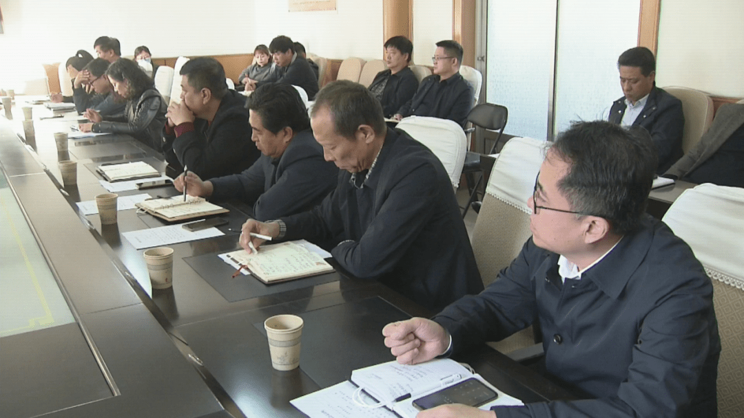 县长张立庄主持召开县政府常务会