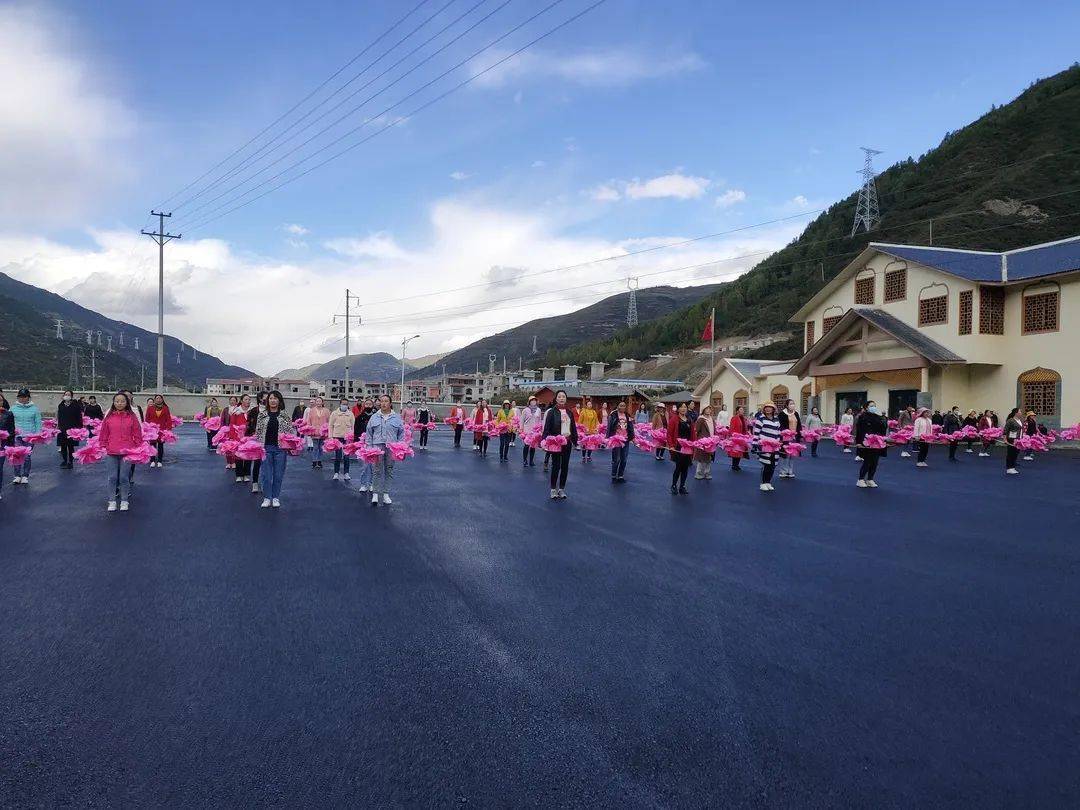 村民富村庄美村风好松潘县十里乡火烧屯村采访见闻