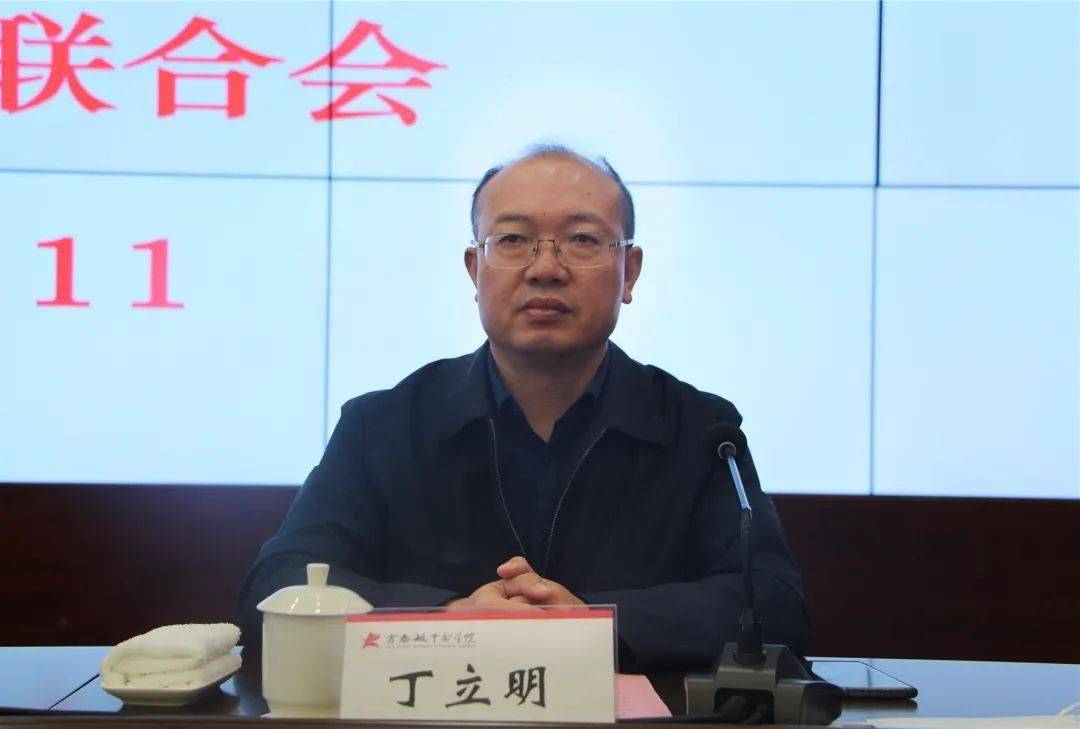 丁立明在致辞中从历史悠久,英雄辈出,生态优美,区位优越四个方面介绍