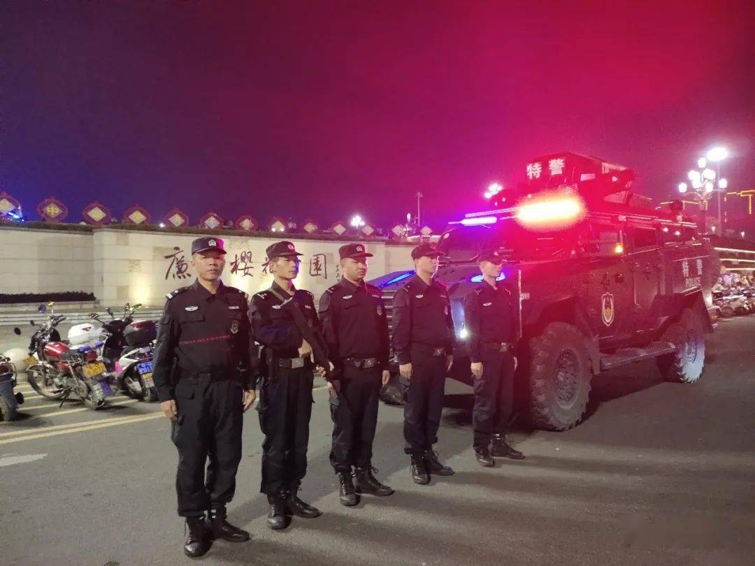 廉江公安强化夜间巡防保民安!_巡逻