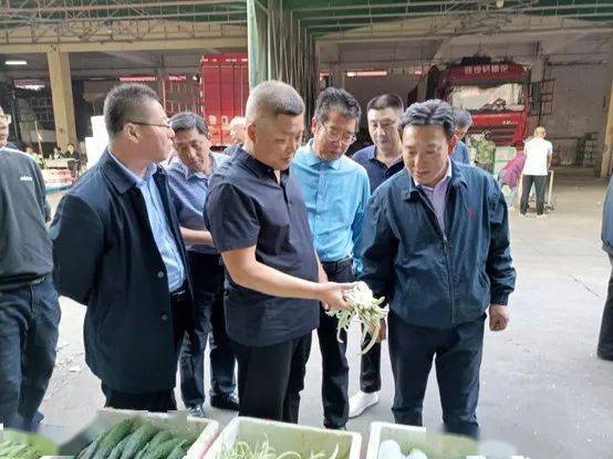 彰武草原恢复示范区管委会副主任赵立仁及县芝豇办,二道河子乡等产业