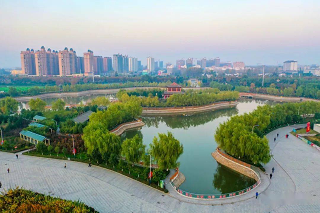 展开剩余 59 % 11月13日,航拍驻马店市正阳县城,空中看是一派壮丽