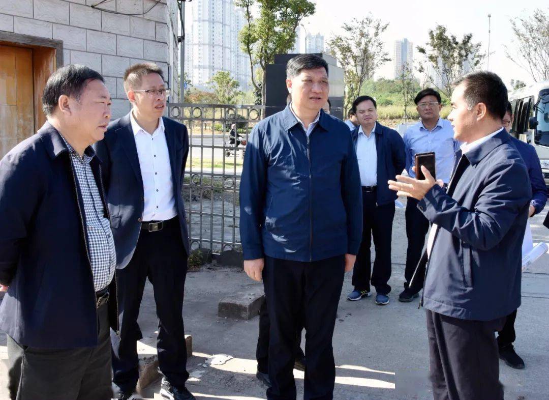 县委书记钟旭辉调度迎宾大道北段沿线环境整治工作