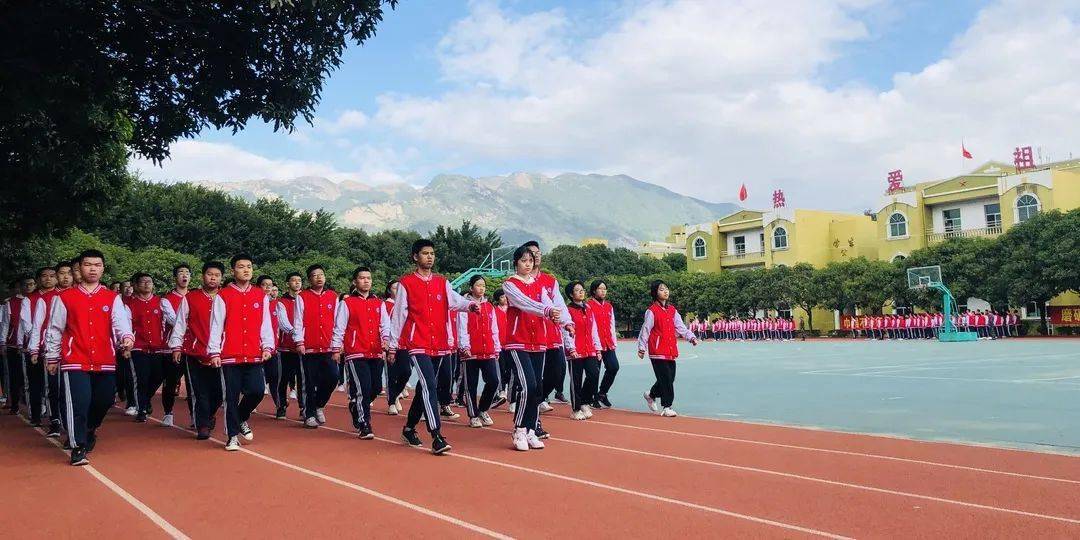 不畏浮云长风破浪福州二中高一年段研学实践会操表演暨总结表彰大会