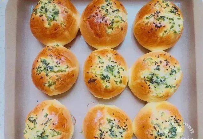 咸口的面包我只喜欢这一款,口感松软,早餐的最佳选择_黄油