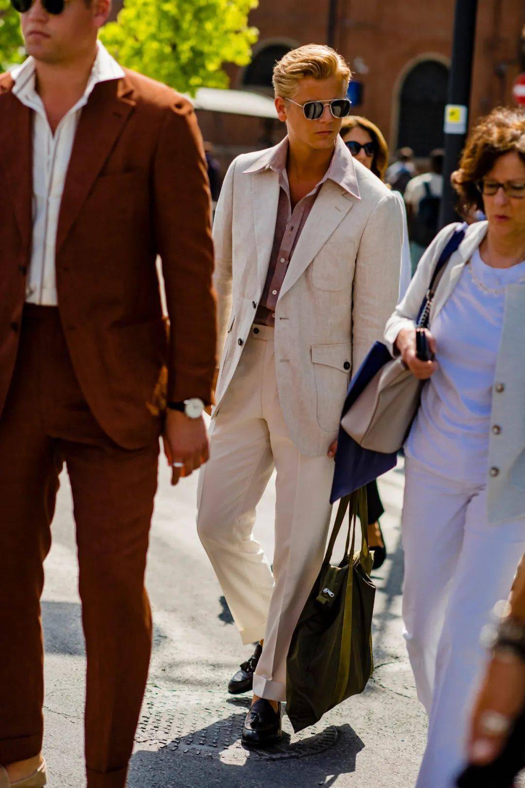 下盘不稳的男人如何通过一双皮鞋变成行走的荷尔蒙