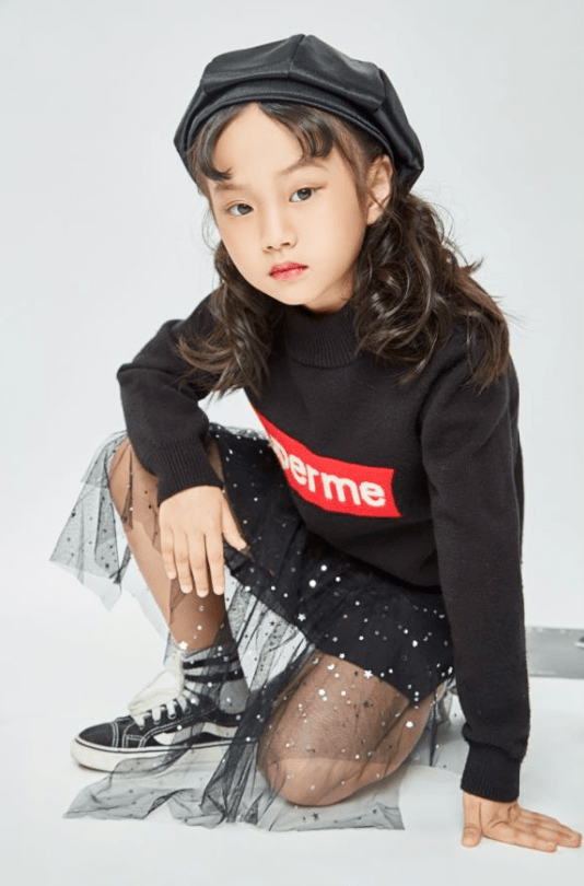 翟雅楠这是我的色彩找到专属的色彩《我是小剧人》中每一个孩子在接