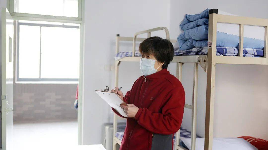 淄博六中学生宿舍什么样?走,一起去看看_阿姨