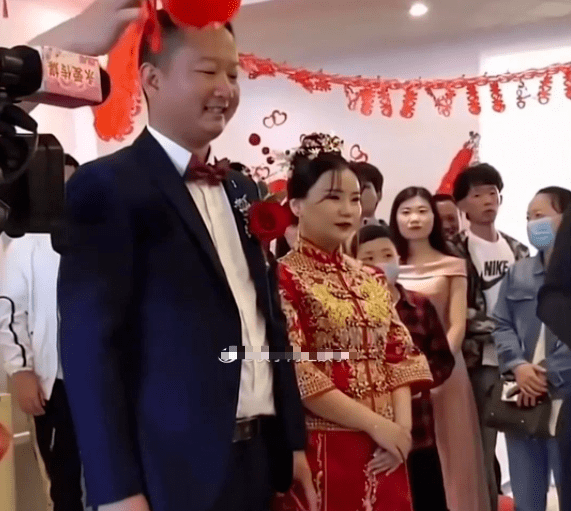 今天喜事来了,giao哥发朋友圈说老婆正在医院躺着,giao哥说等待宝宝