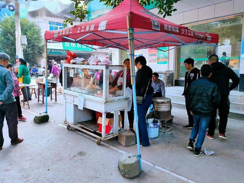 南充嘉陵——双桂镇的这家锅盔凉粉摊
