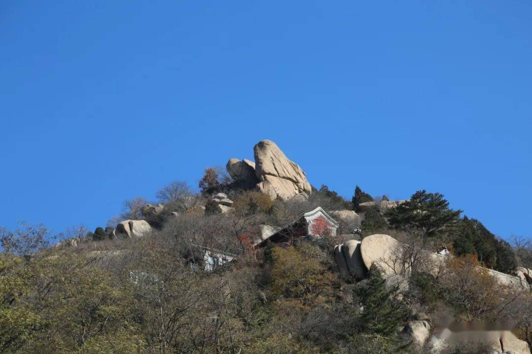 半山腰的三教寺老骥伏枥志在千里胜利登顶进入三教寺三教寺后的自然