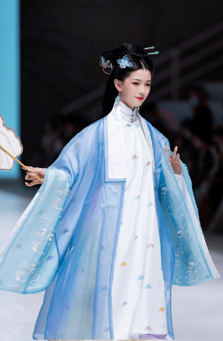 1000万网友争看汉服走秀罗衣飘飘一眼印永恒