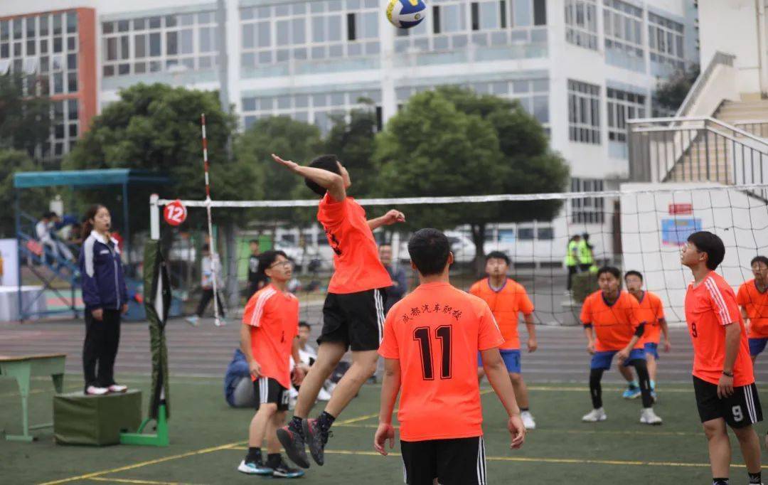 爱成都迎大运千名中小学生享受气排球运动的快乐