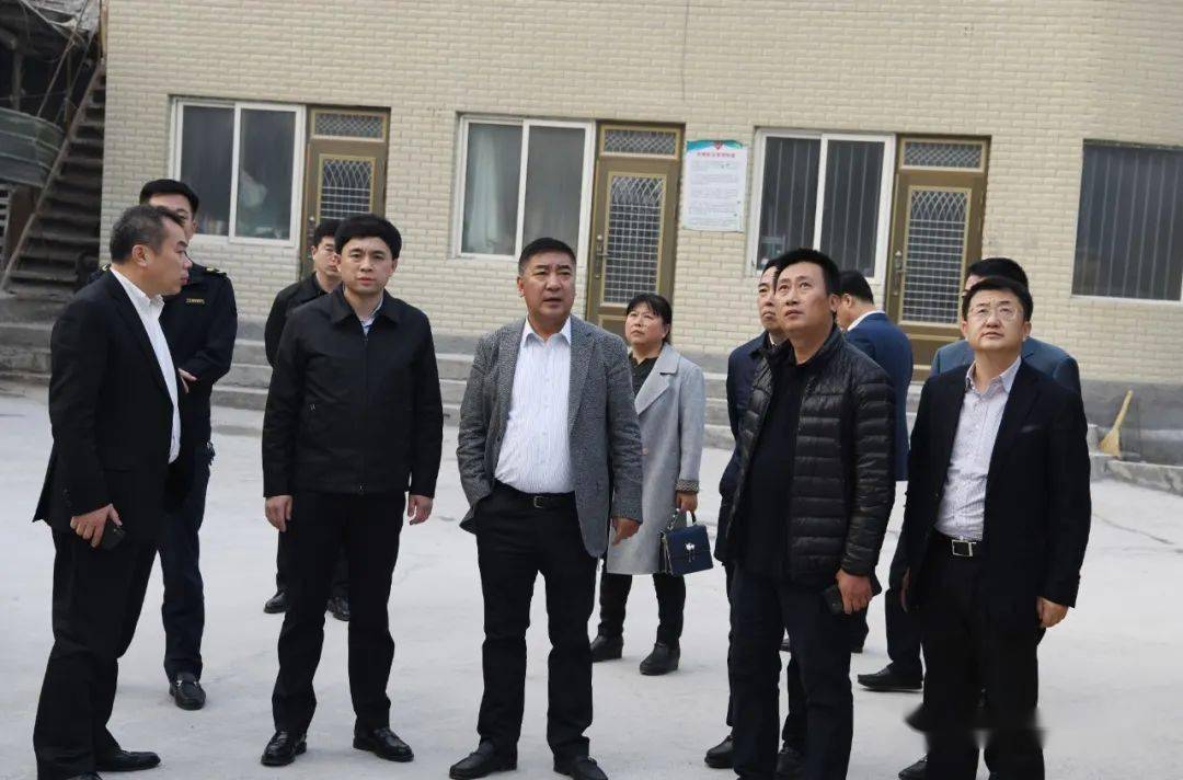 韩文志一行先后到双青线,大石桥市正兴菱镁耐火材料厂,大石桥富斌建材