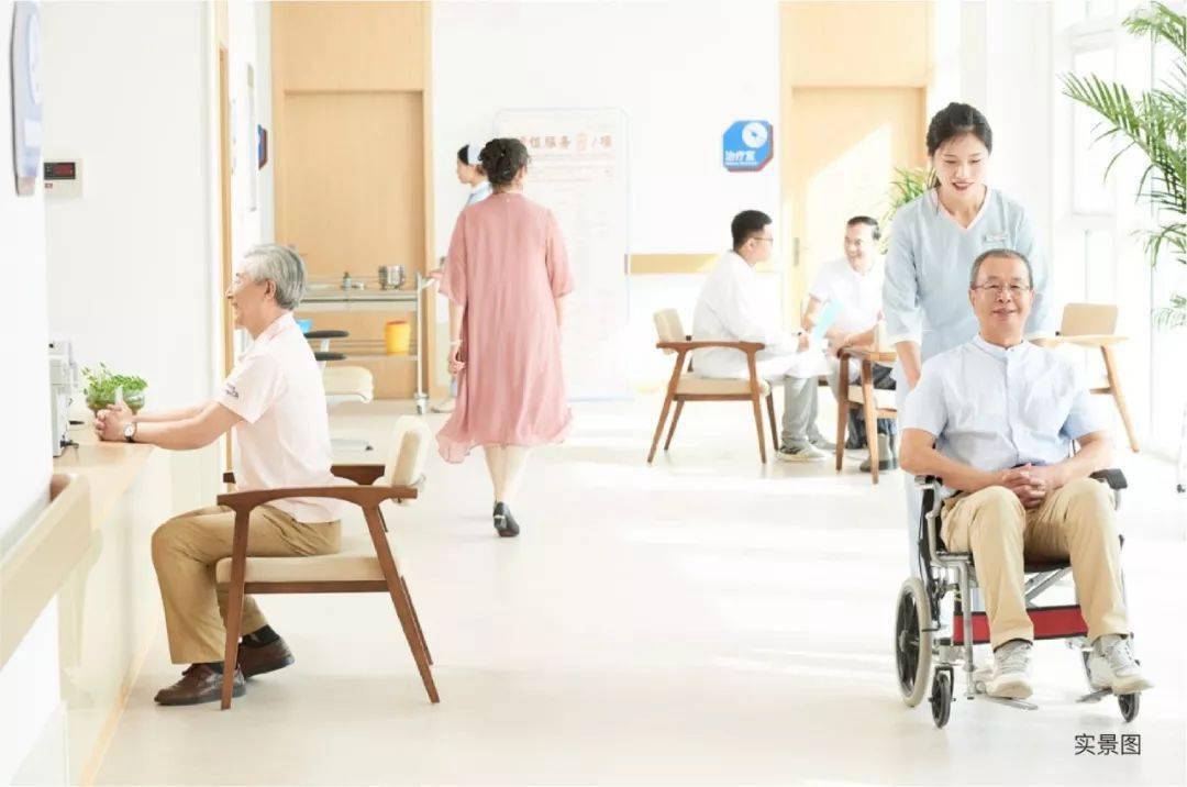 失能老人护理：挑战与对策