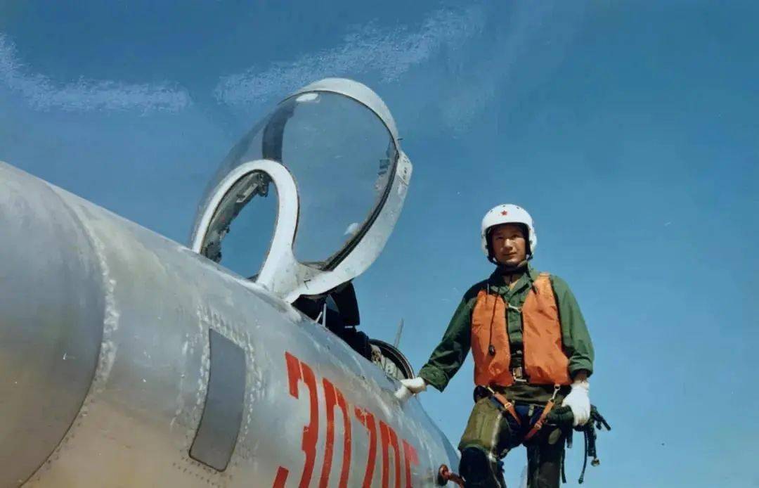 东航"五星机长"王怀宝:从歼6到空客a320 翱翔蓝天逾40年
