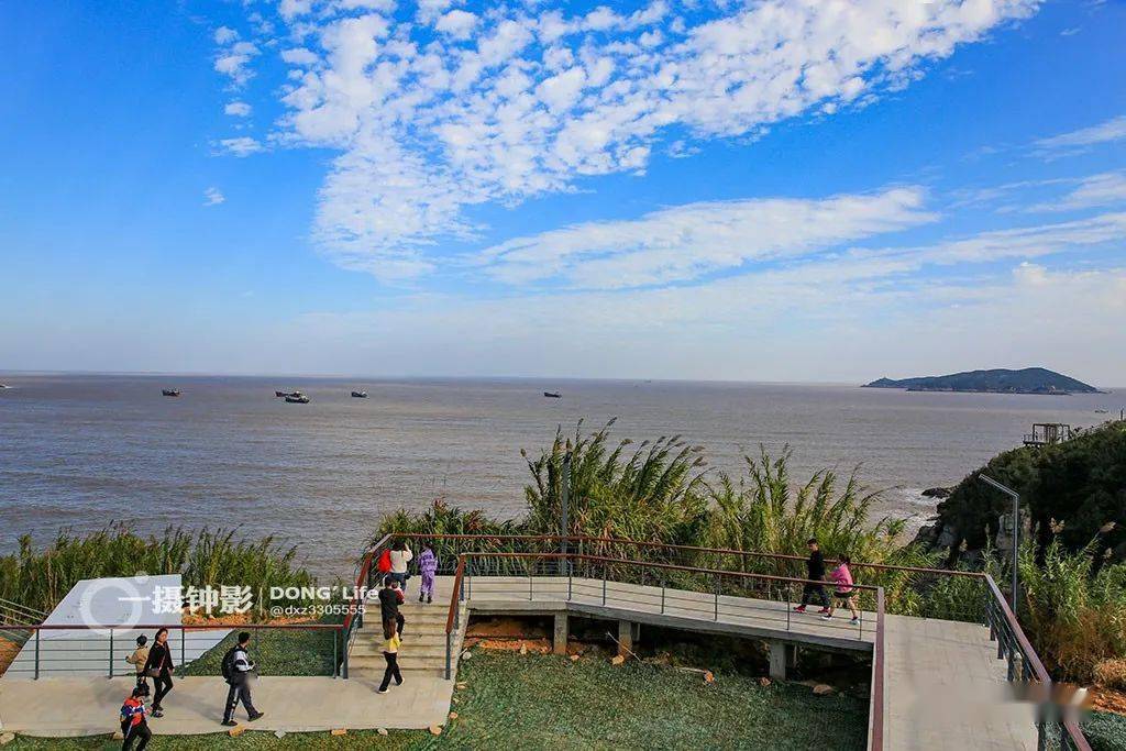 采风团一行还走进半山半岛旅游建设项目(雾城综合体)该项目总投资15