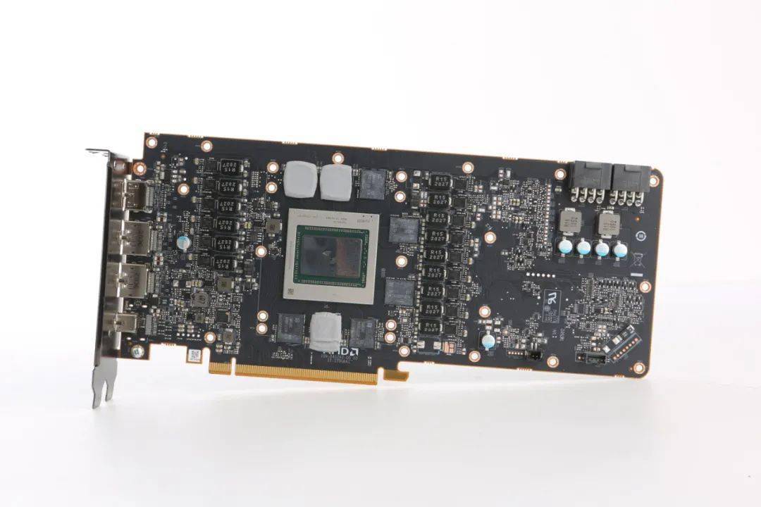 高端显卡市场争夺战打响amdradeonrx6800xtrx6800显卡首发评测