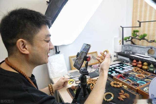 南红市场的璀璨光芒