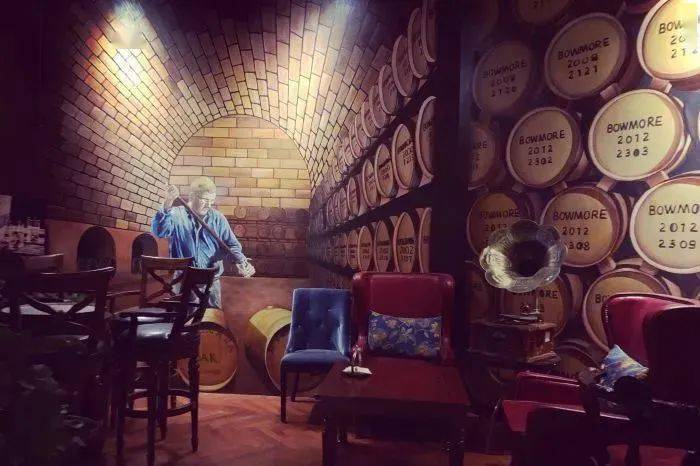 無忧的全名是無忧carefree whisky&cocktail lounge,从酒吧的名字就能