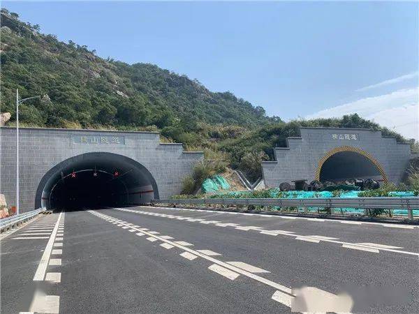 汕湛高速隧道图片