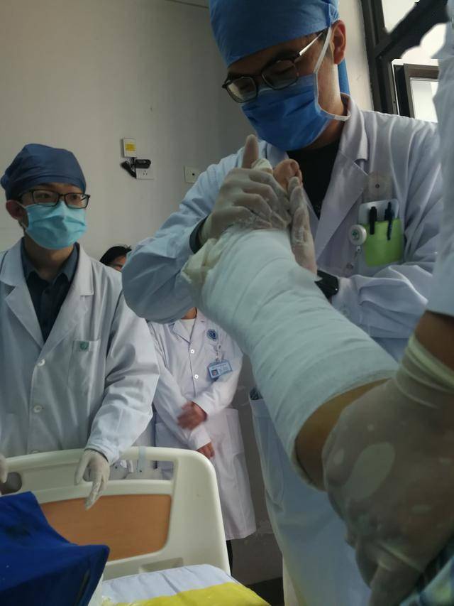 包含北京世纪坛医院、全程透明收费网上代挂专家号，在线客服为您解答的词条