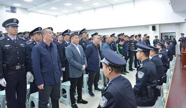 安徽一落马正县级干部被控收受涉黑组织220多万_王琦