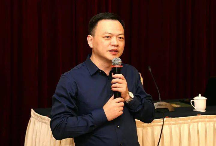 妇联邀请团中央家庭教育特聘专家,国家二级心理咨询师毛晓波来到花园