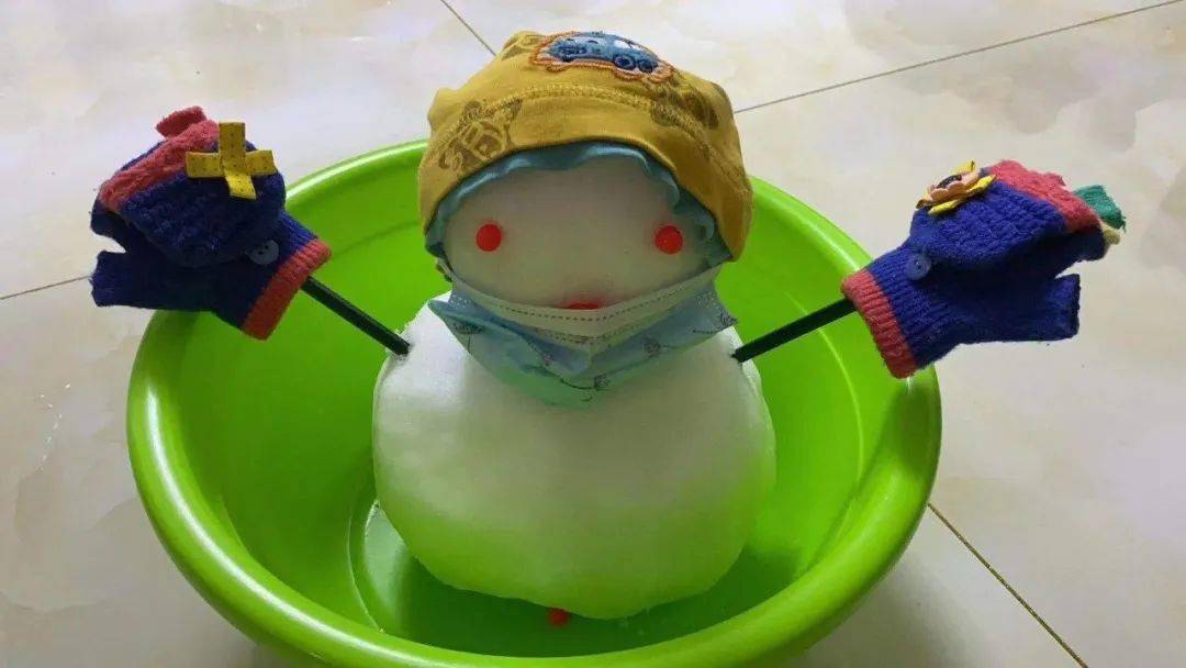 捉到一只小萌萌堆出境界,堆出想法,堆出格调,堆出情趣,好了,外边雪还