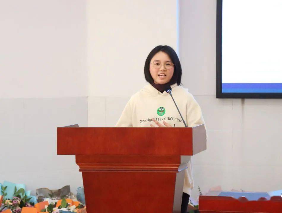 薪火相传同进步携手并肩共提高威信一中举办高一年级教师结对帮扶活动