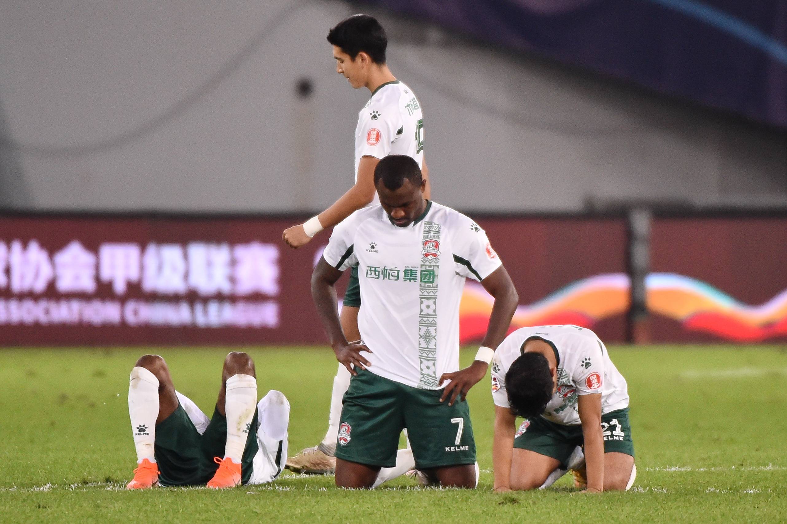 足球——中甲保级附加赛:黑龙江fc保级成功